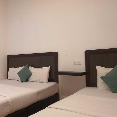 Oyo 91053 Signature Inn ميري المظهر الخارجي الصورة