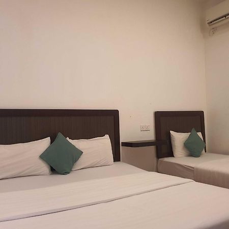 Oyo 91053 Signature Inn ميري المظهر الخارجي الصورة