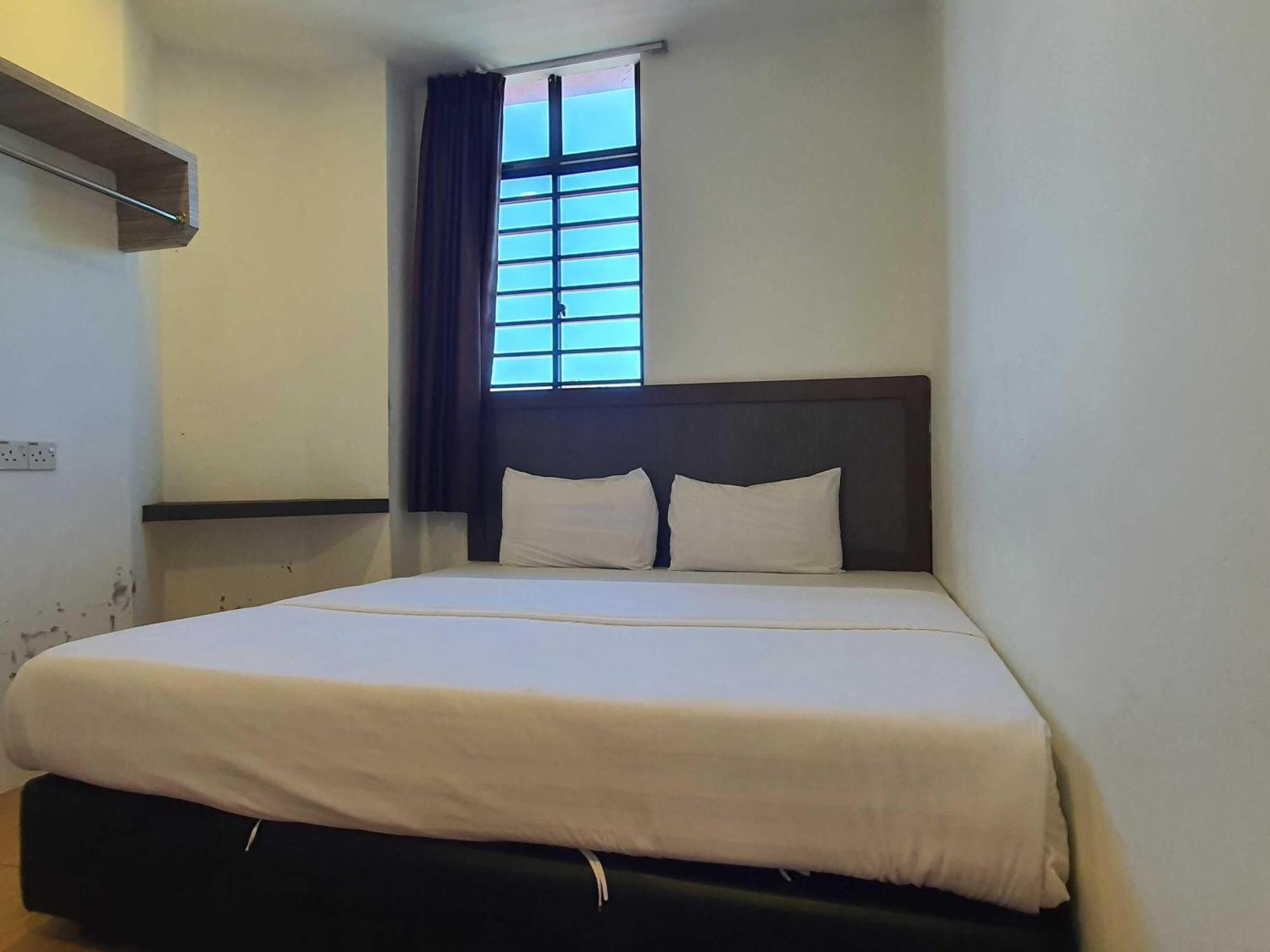 Oyo 91053 Signature Inn ميري المظهر الخارجي الصورة