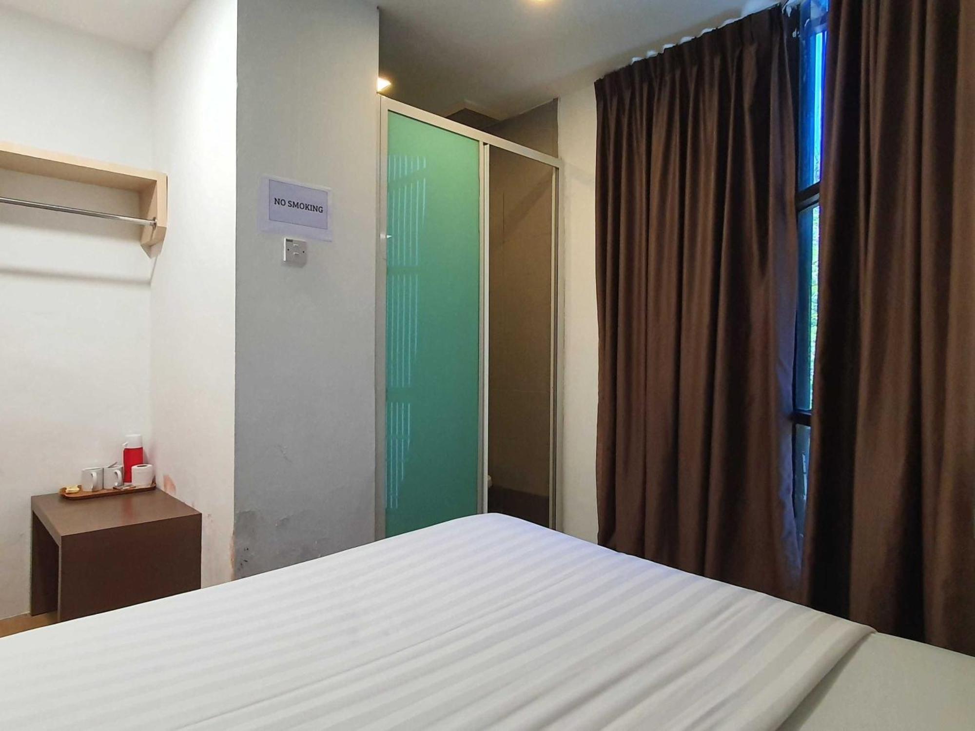 Oyo 91053 Signature Inn ميري المظهر الخارجي الصورة