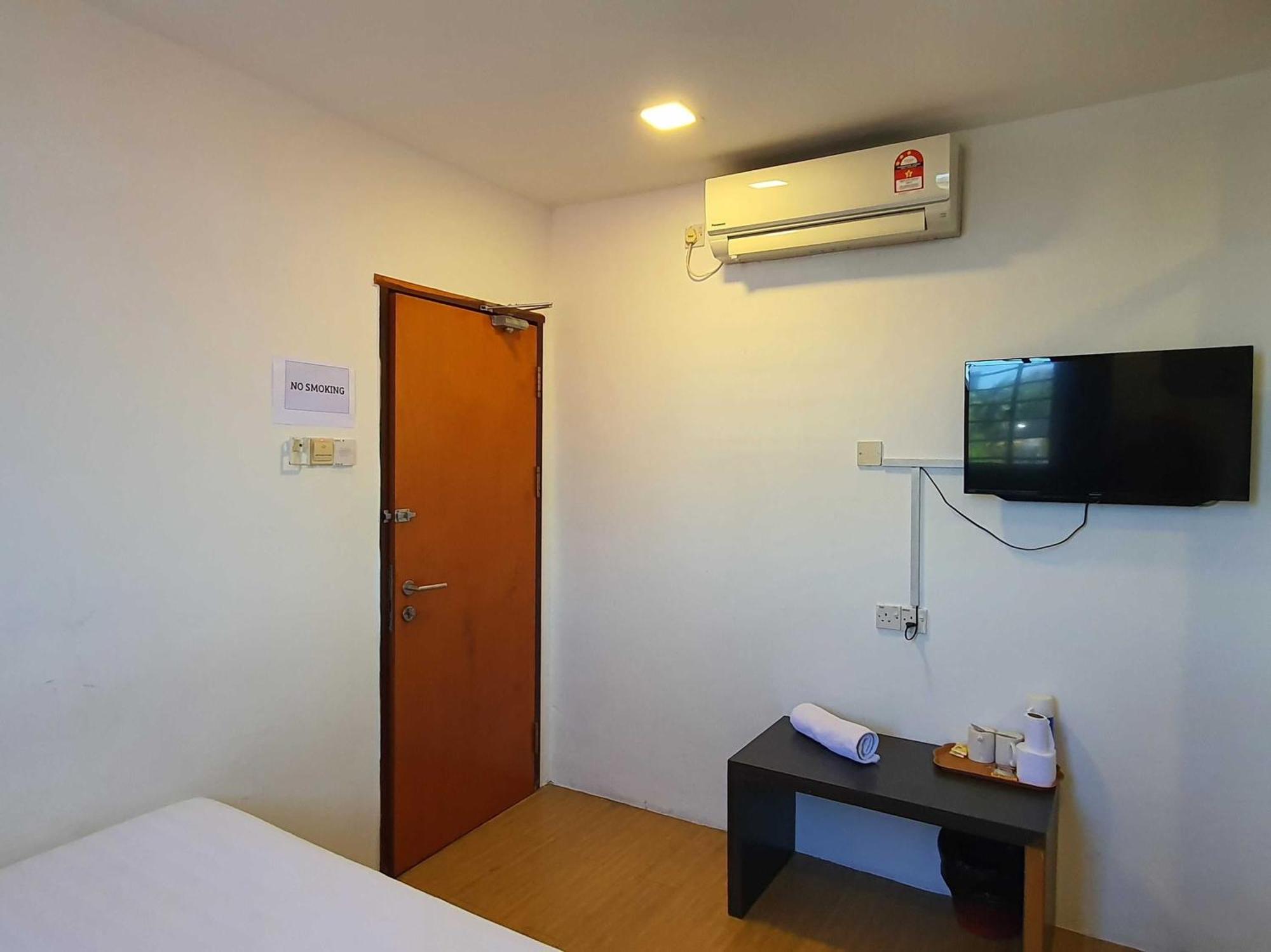 Oyo 91053 Signature Inn ميري المظهر الخارجي الصورة