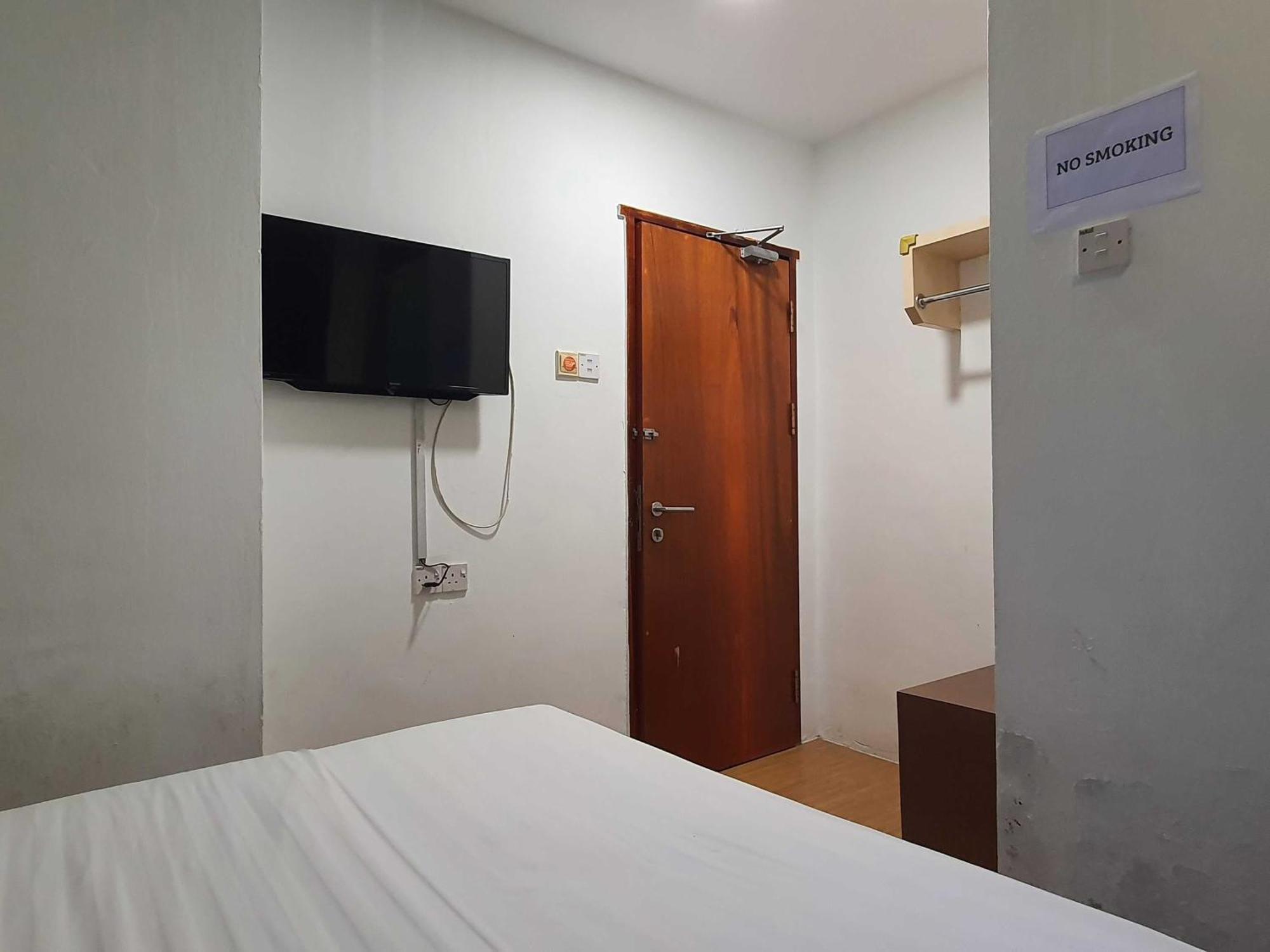 Oyo 91053 Signature Inn ميري المظهر الخارجي الصورة