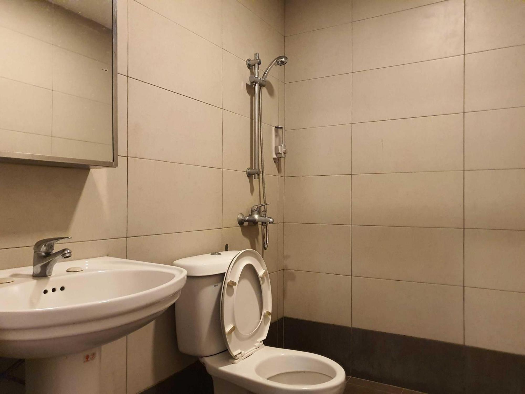 Oyo 91053 Signature Inn ميري المظهر الخارجي الصورة