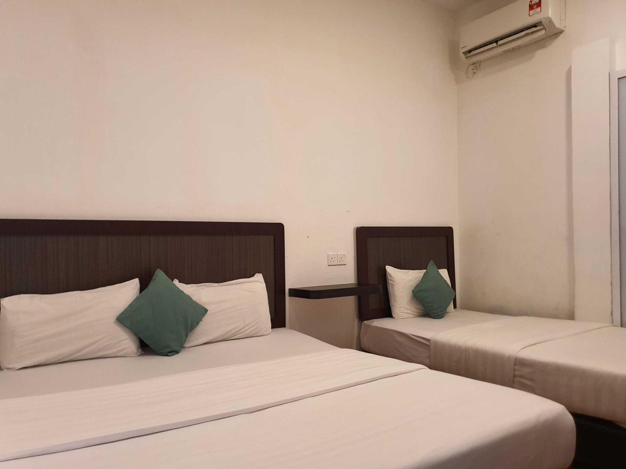 Oyo 91053 Signature Inn ميري المظهر الخارجي الصورة