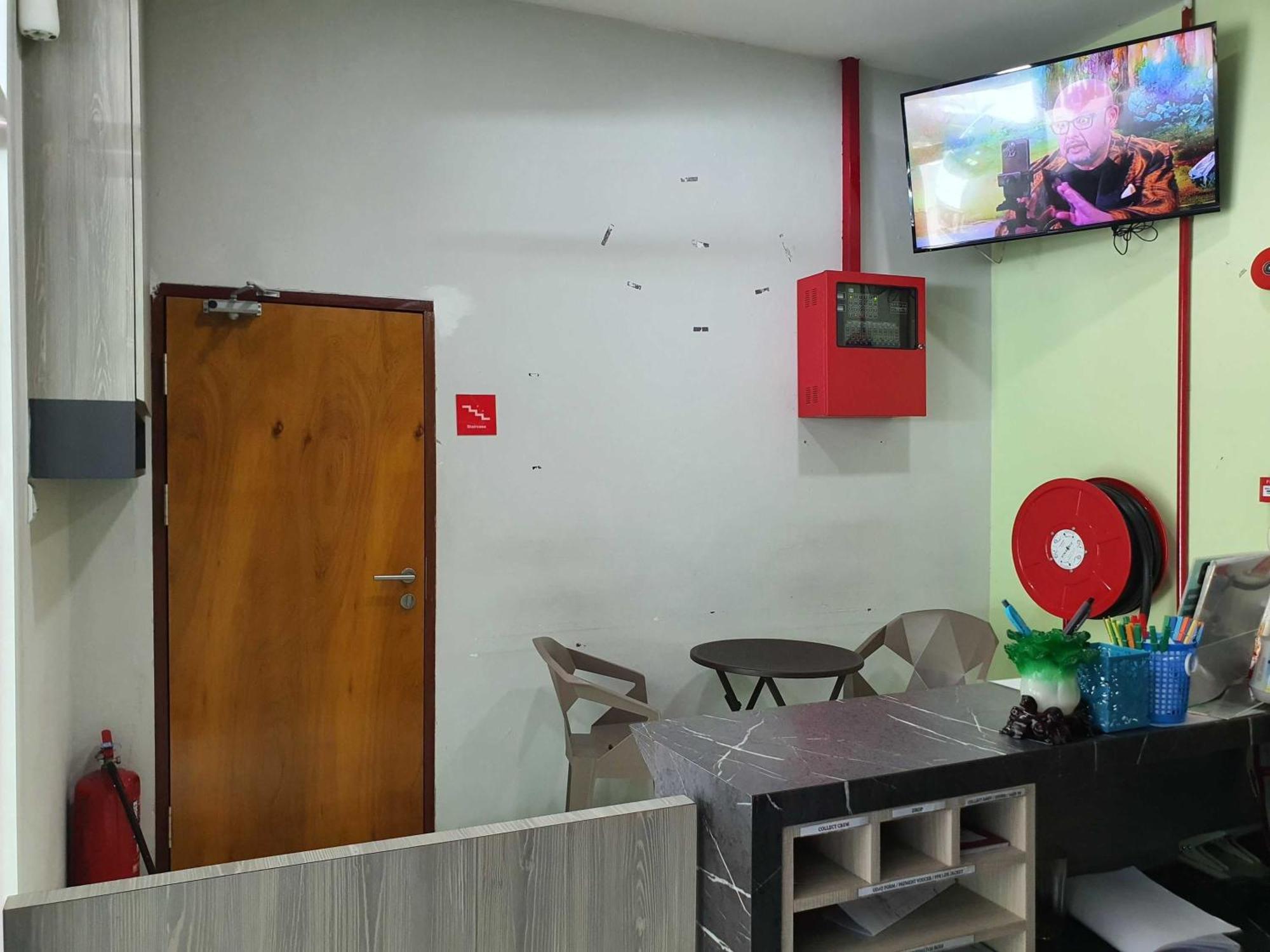 Oyo 91053 Signature Inn ميري المظهر الخارجي الصورة