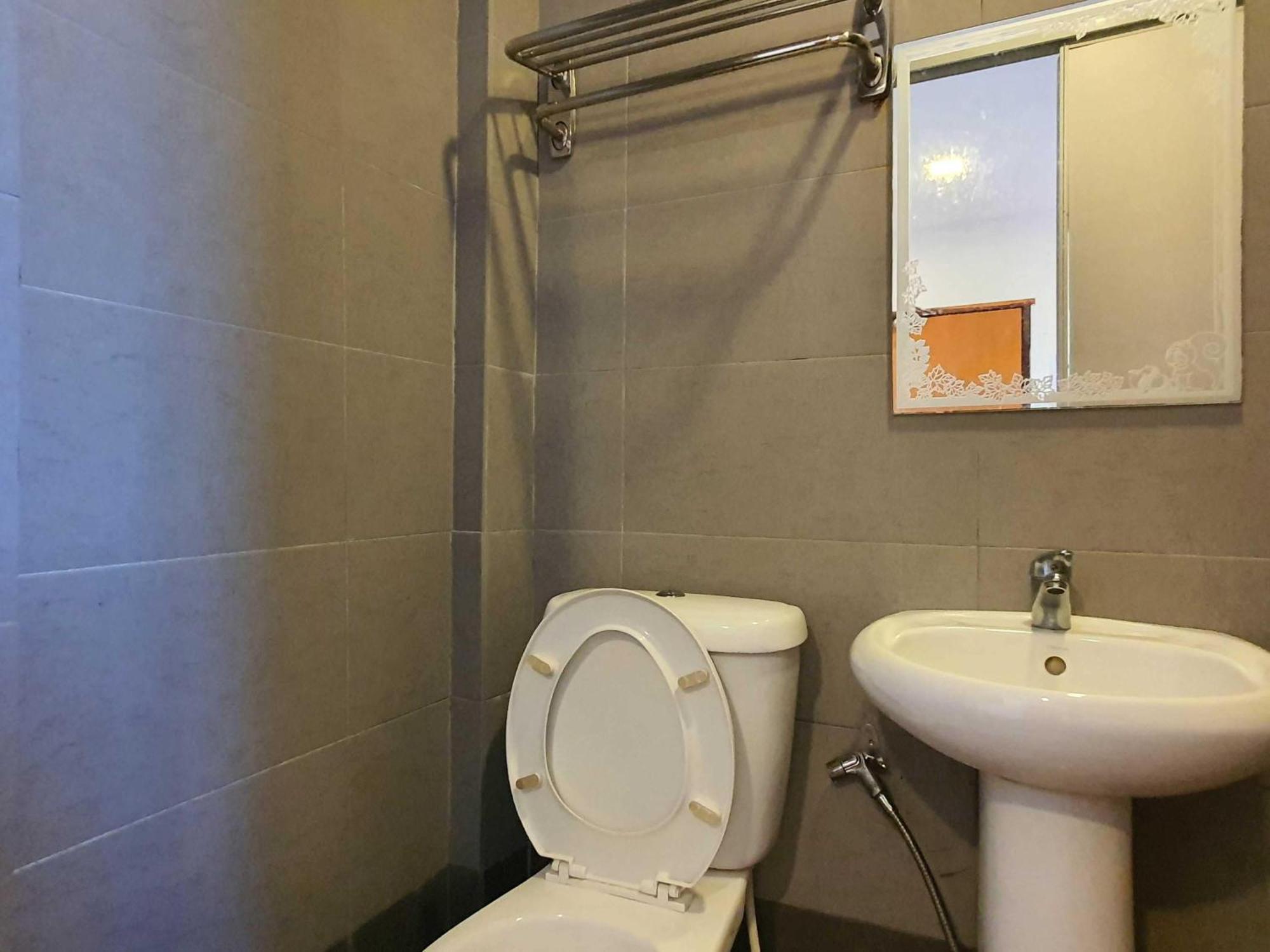 Oyo 91053 Signature Inn ميري المظهر الخارجي الصورة