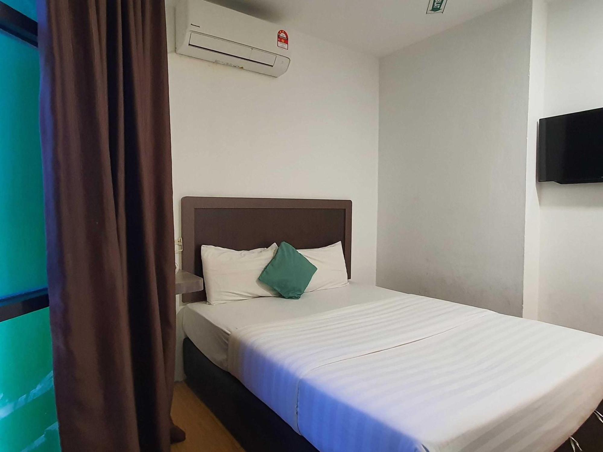 Oyo 91053 Signature Inn ميري المظهر الخارجي الصورة
