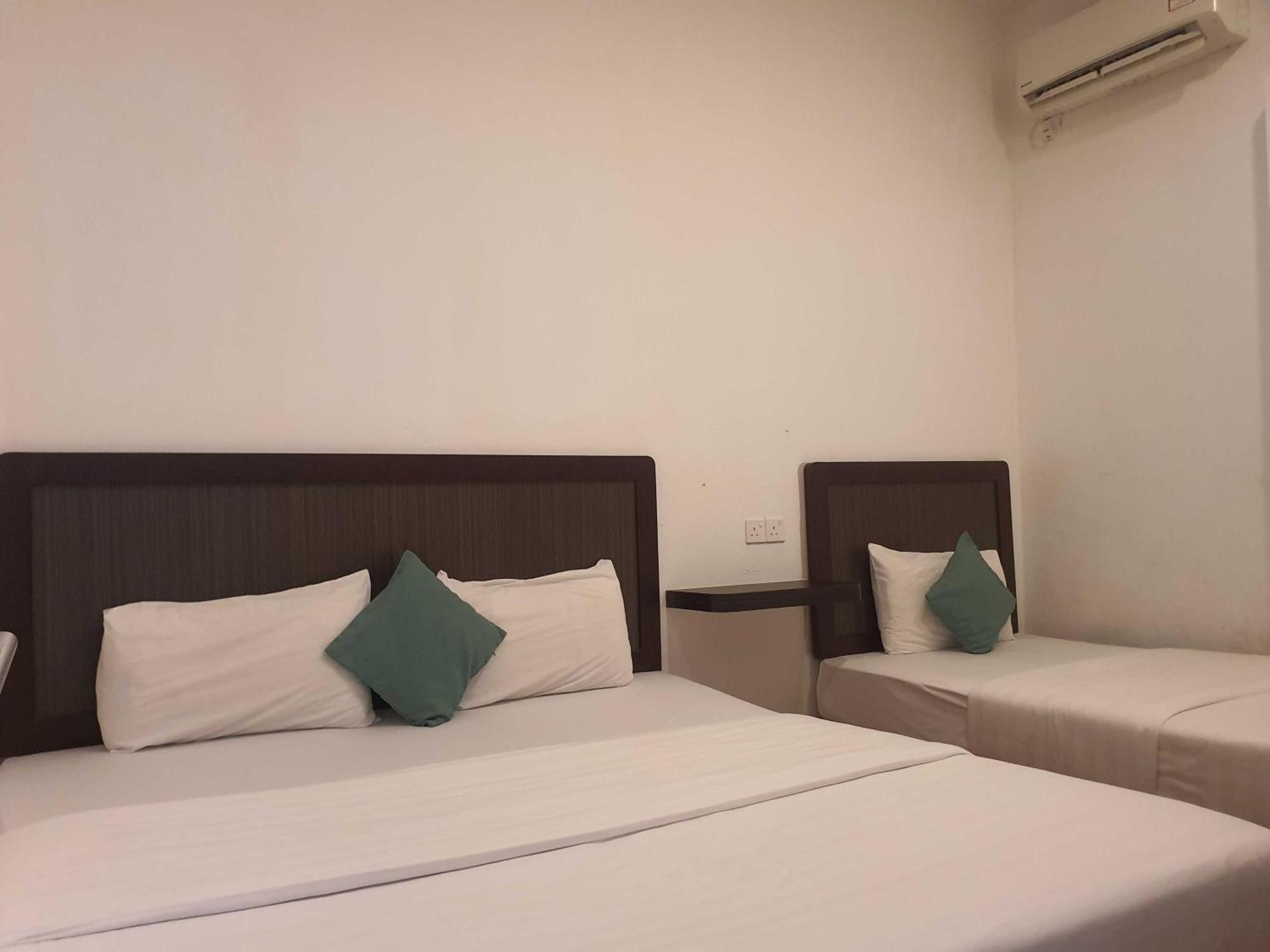 Oyo 91053 Signature Inn ميري المظهر الخارجي الصورة