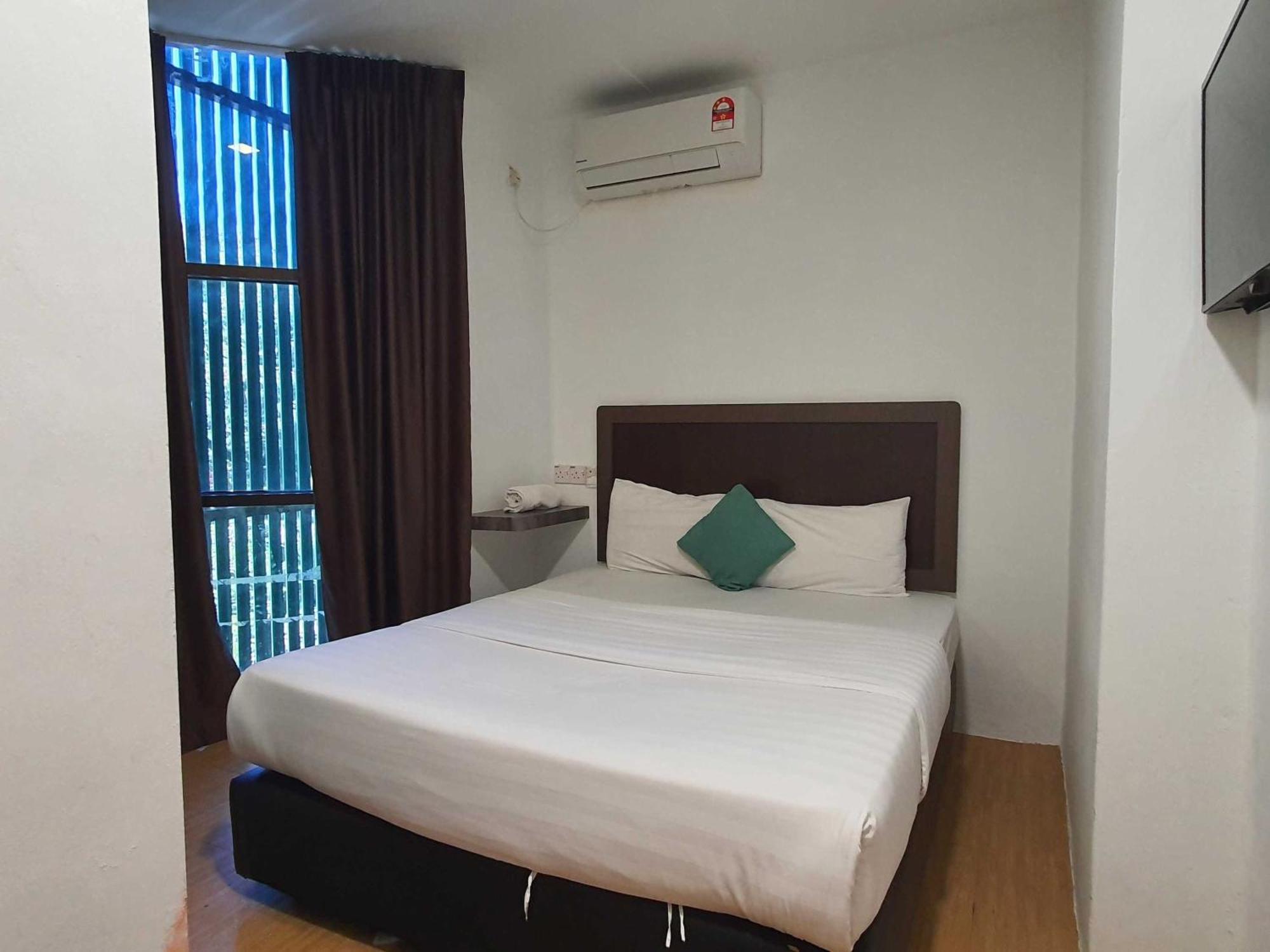 Oyo 91053 Signature Inn ميري المظهر الخارجي الصورة
