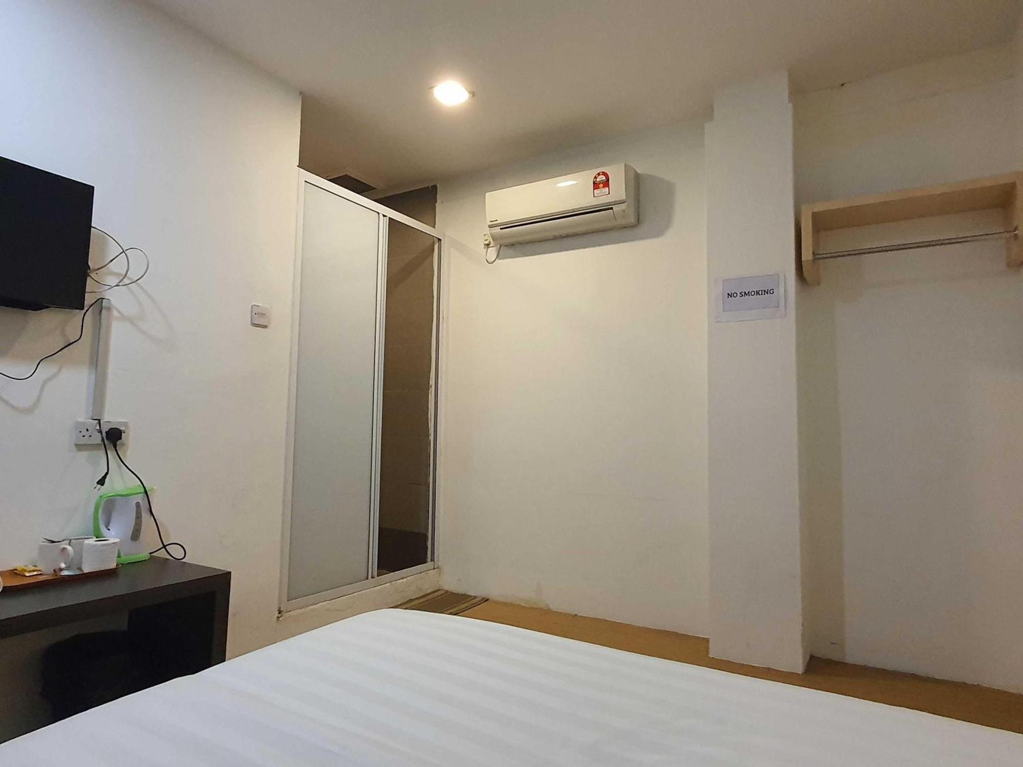 Oyo 91053 Signature Inn ميري المظهر الخارجي الصورة
