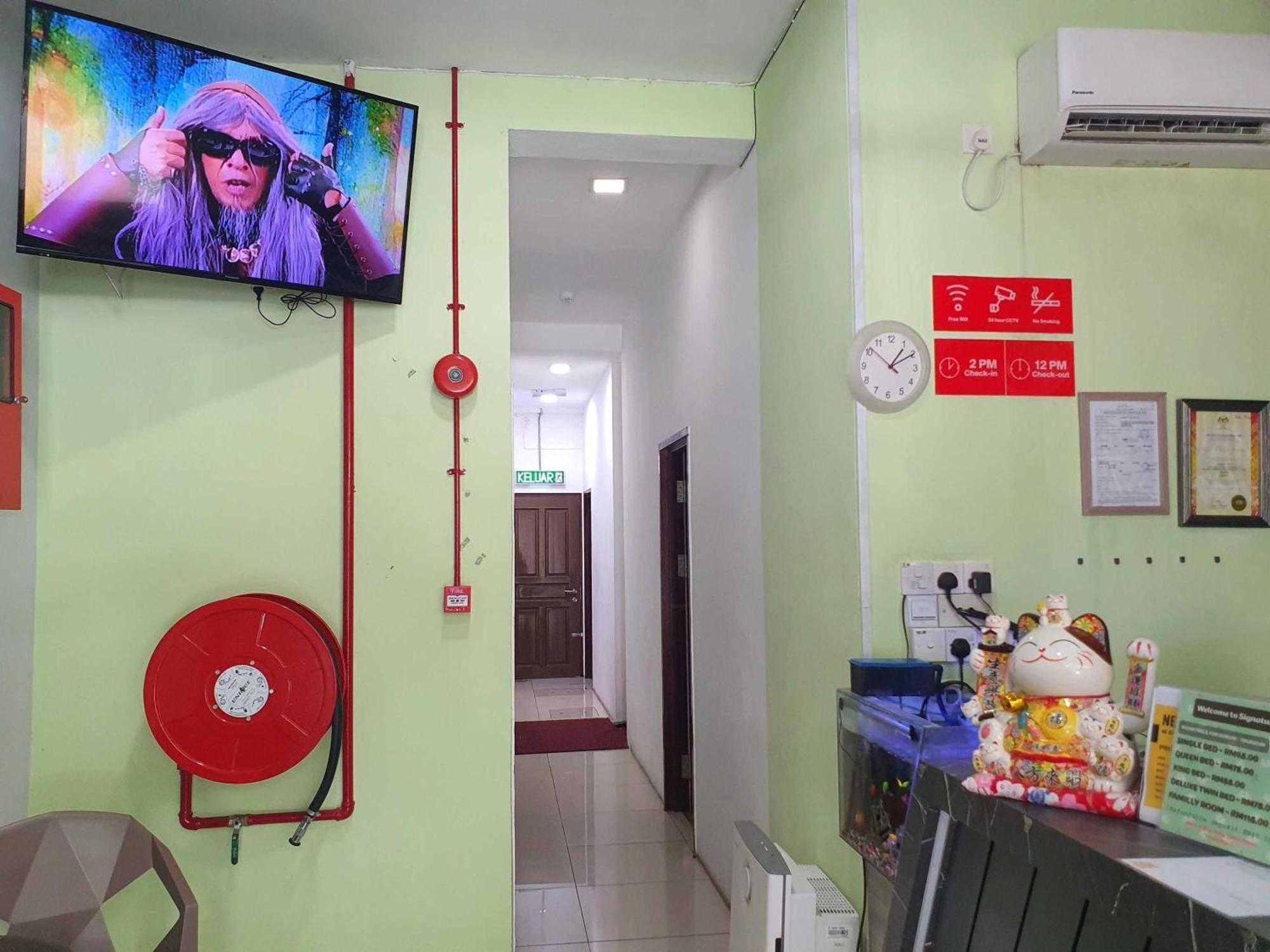 Oyo 91053 Signature Inn ميري المظهر الخارجي الصورة
